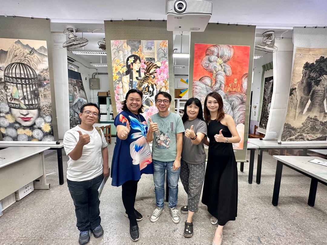 多年擔任學生美術比賽評審，協助藝術教育拔尖優秀人才